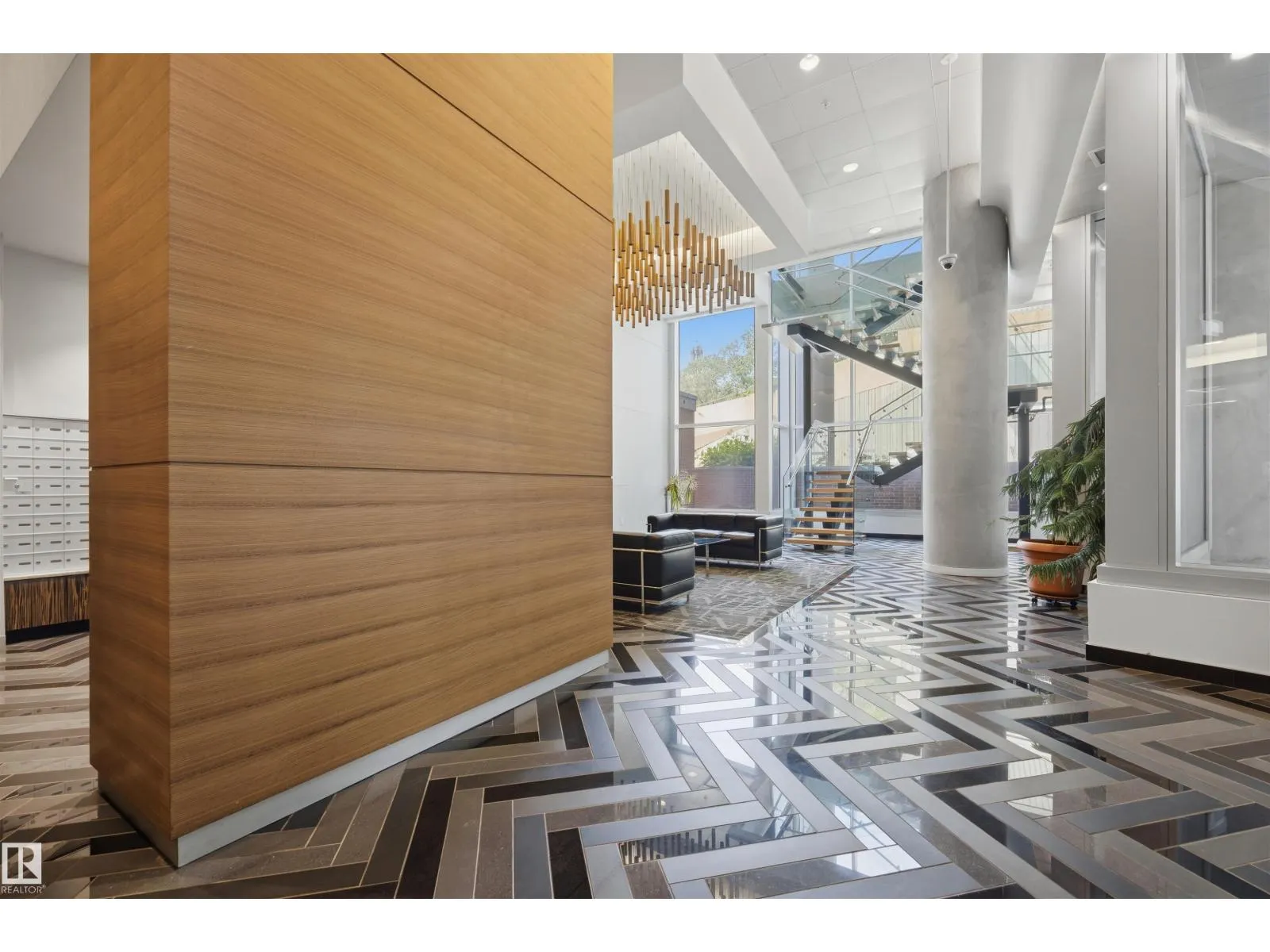 #802 9720 106 ST NW