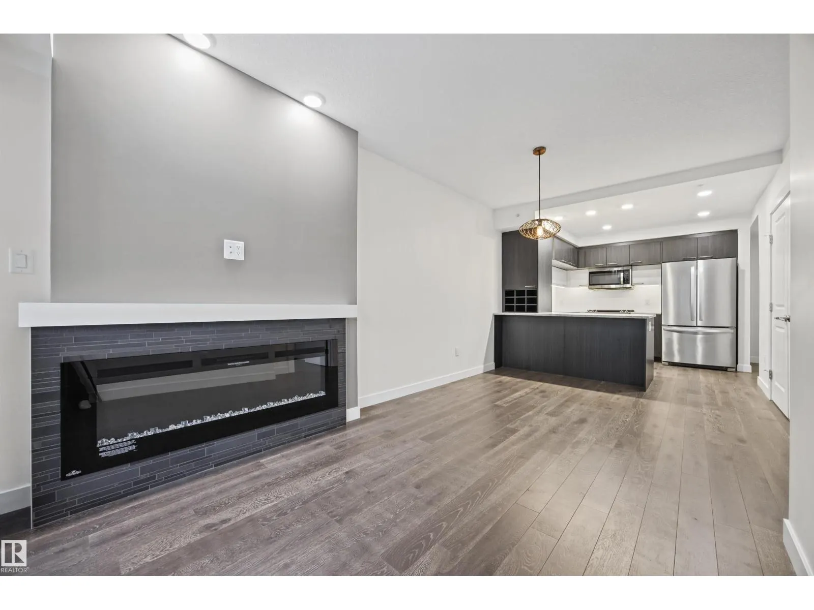 #802 9720 106 ST NW