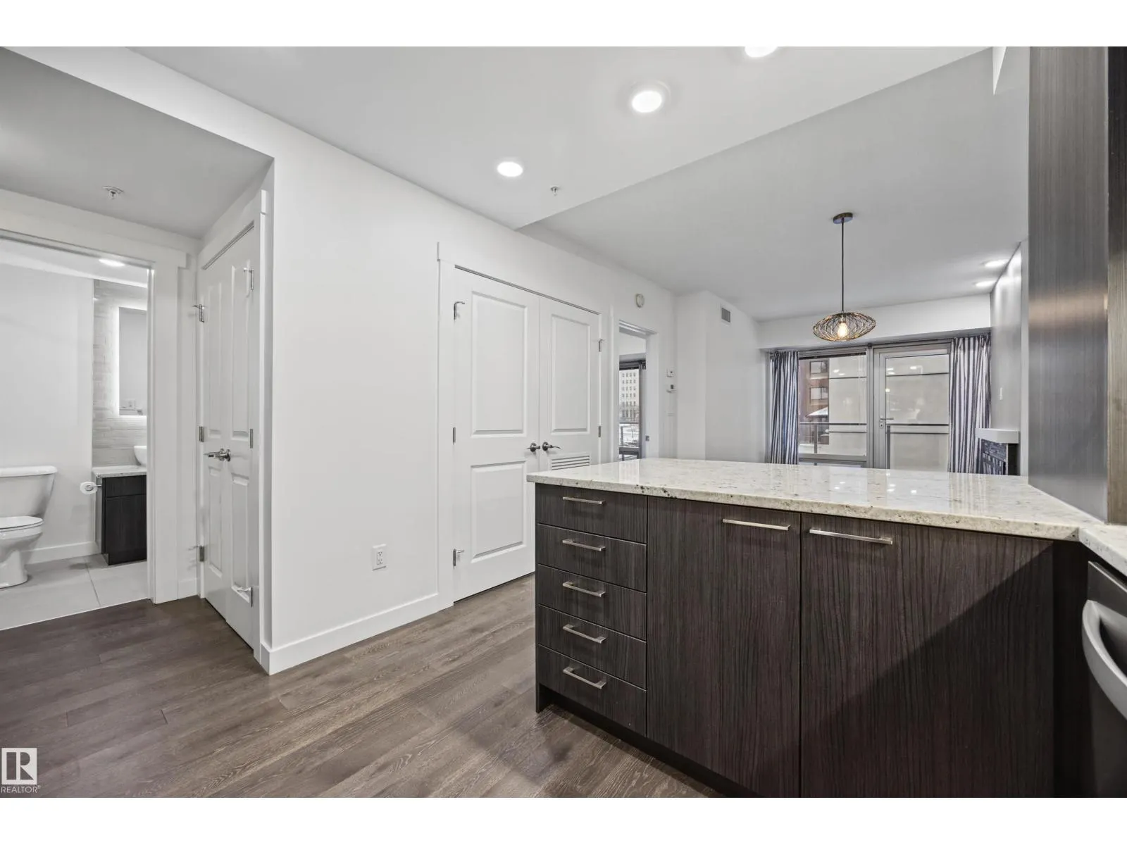 #802 9720 106 ST NW