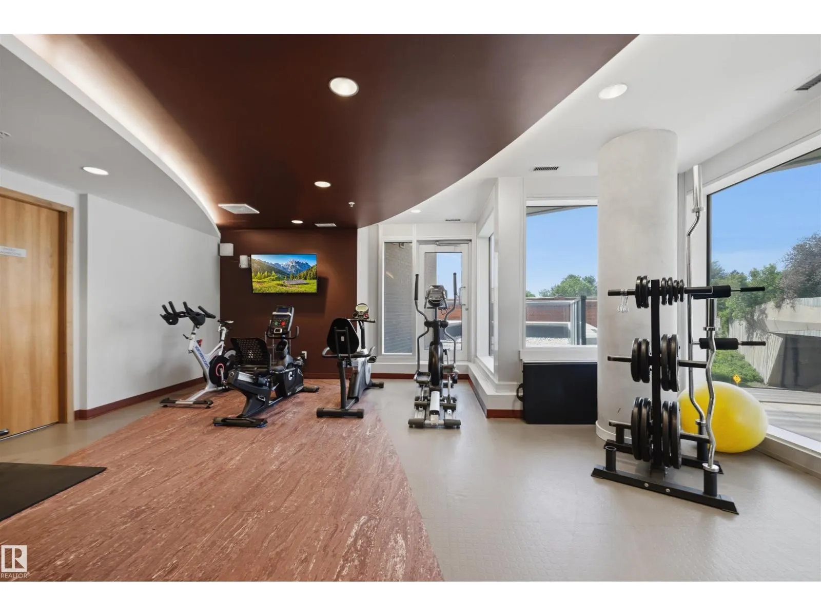#802 9720 106 ST NW