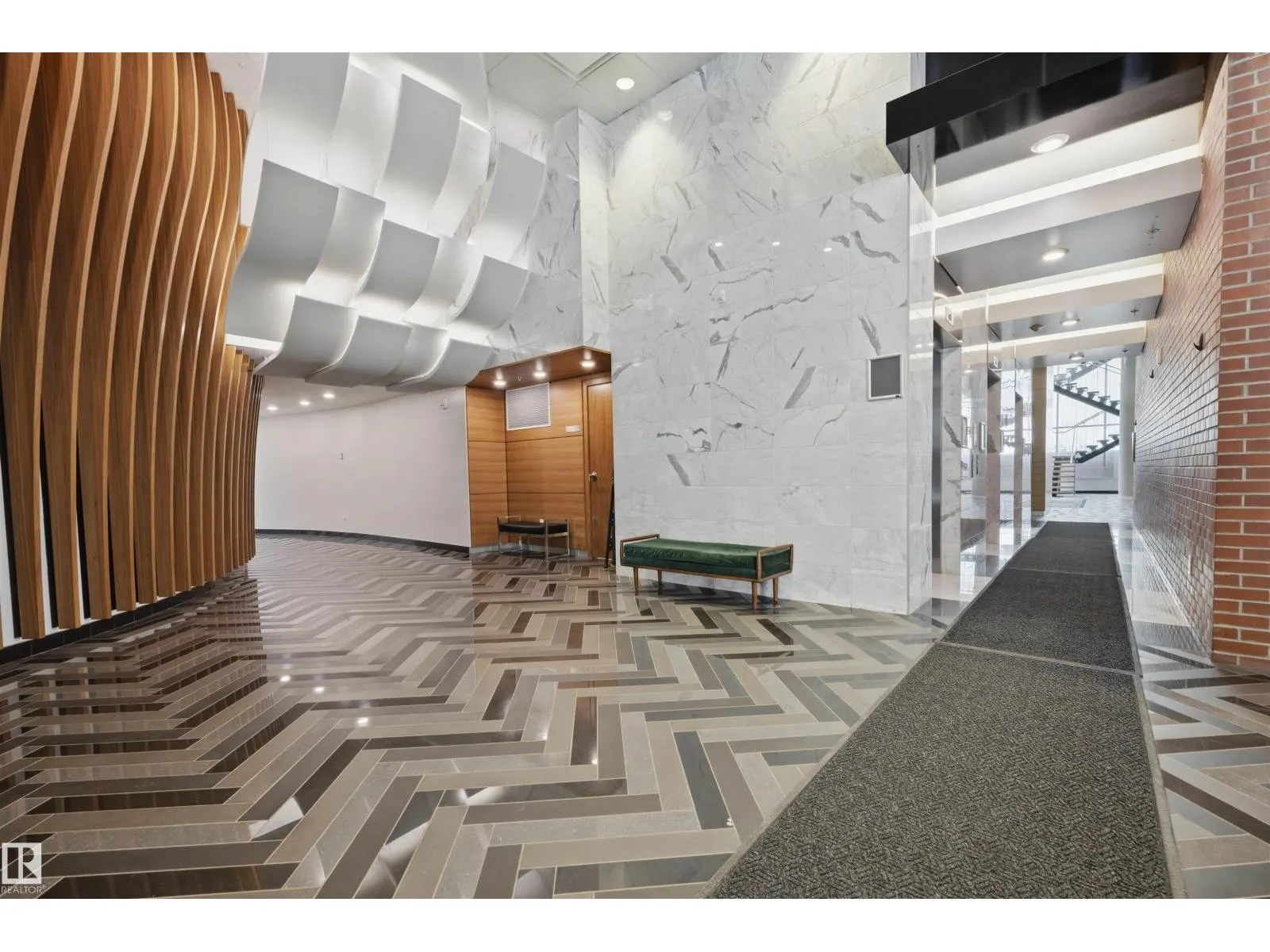 #802 9720 106 ST NW
