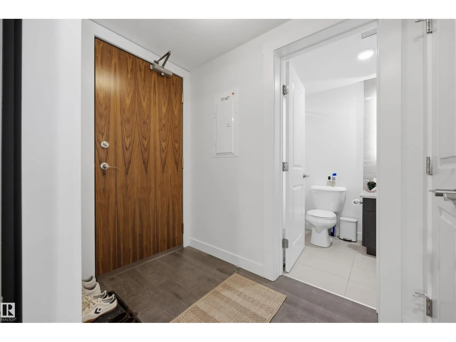#802 9720 106 ST NW