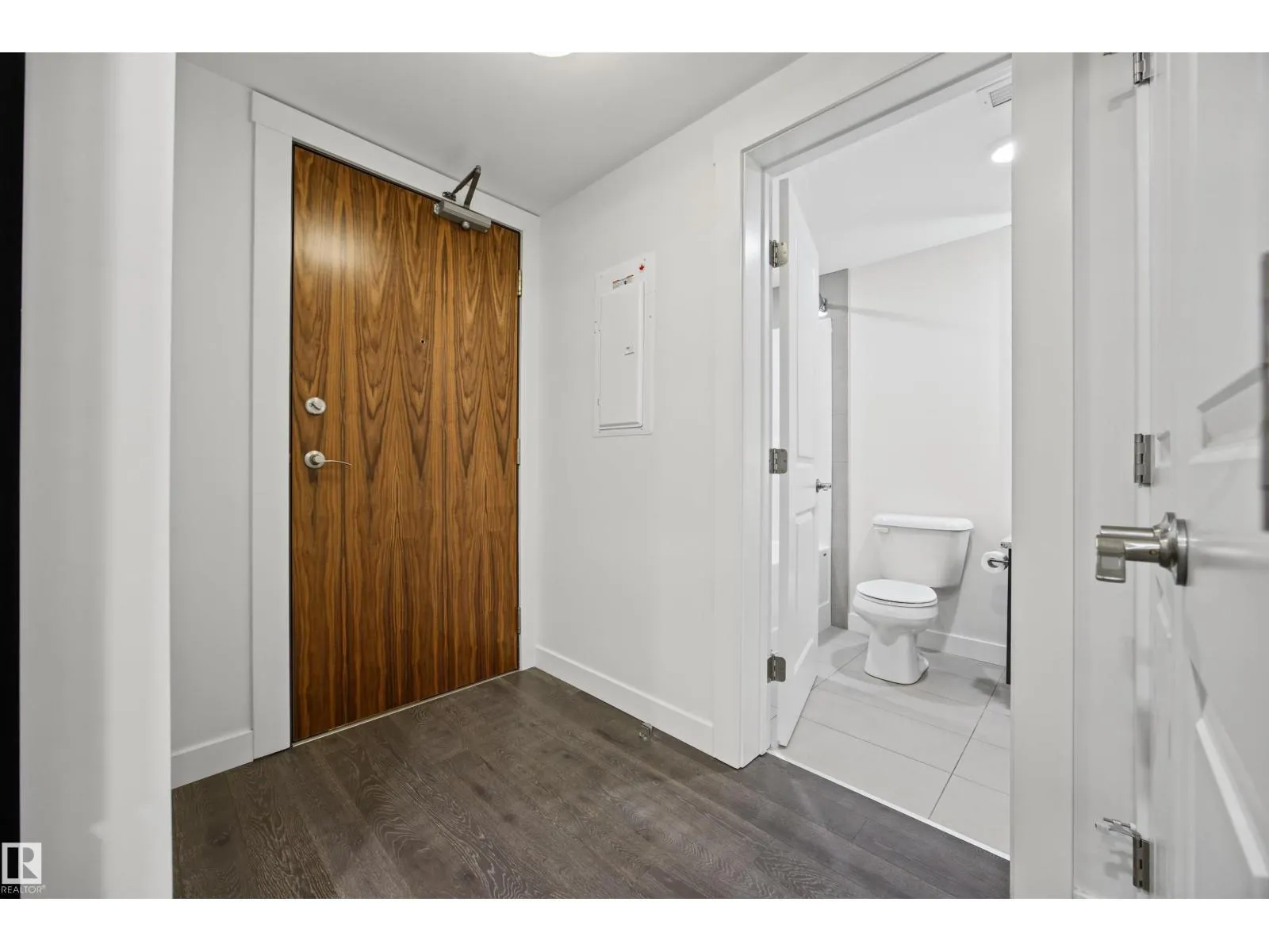 #802 9720 106 ST NW