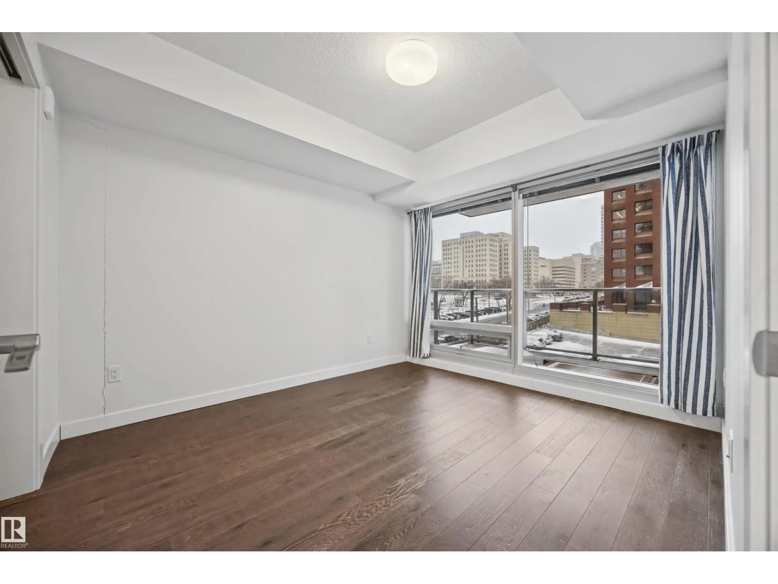 #802 9720 106 ST NW