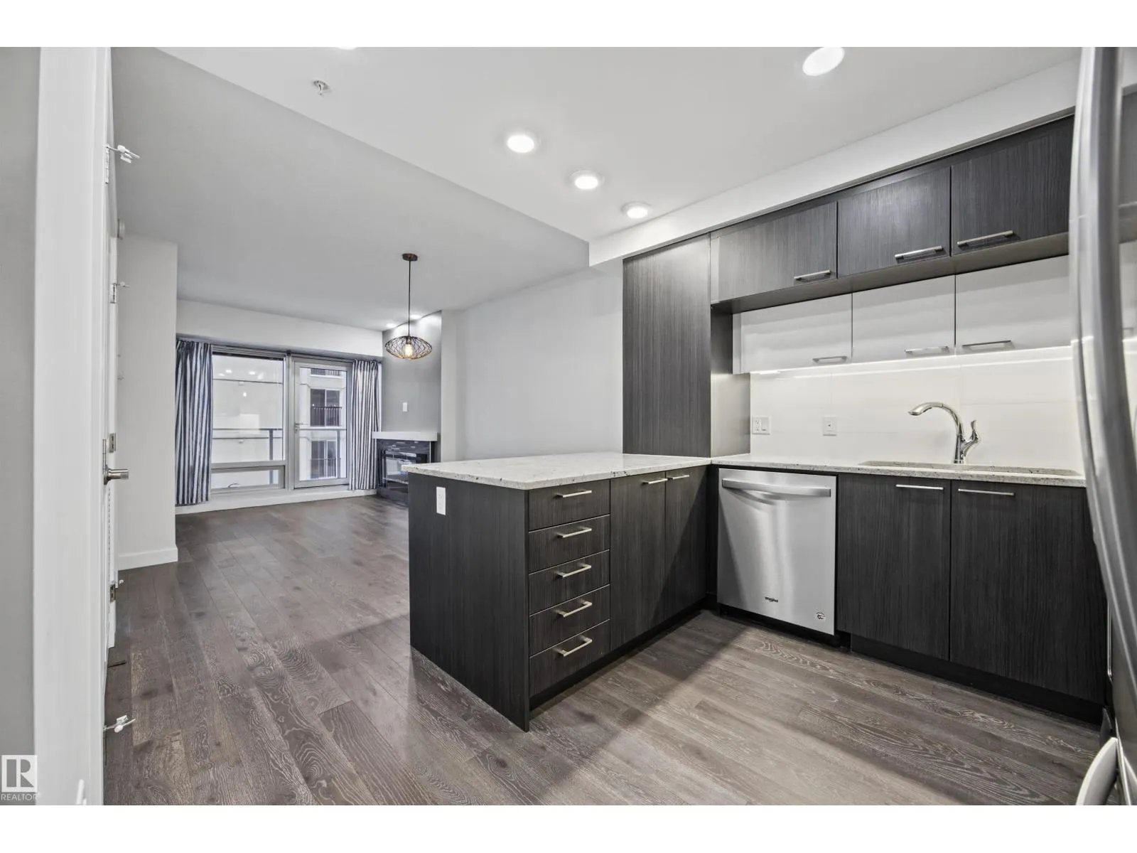 #802 9720 106 ST NW