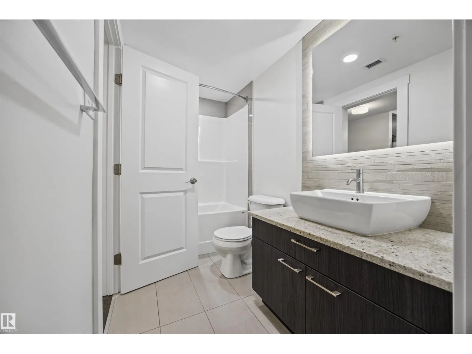 #802 9720 106 ST NW