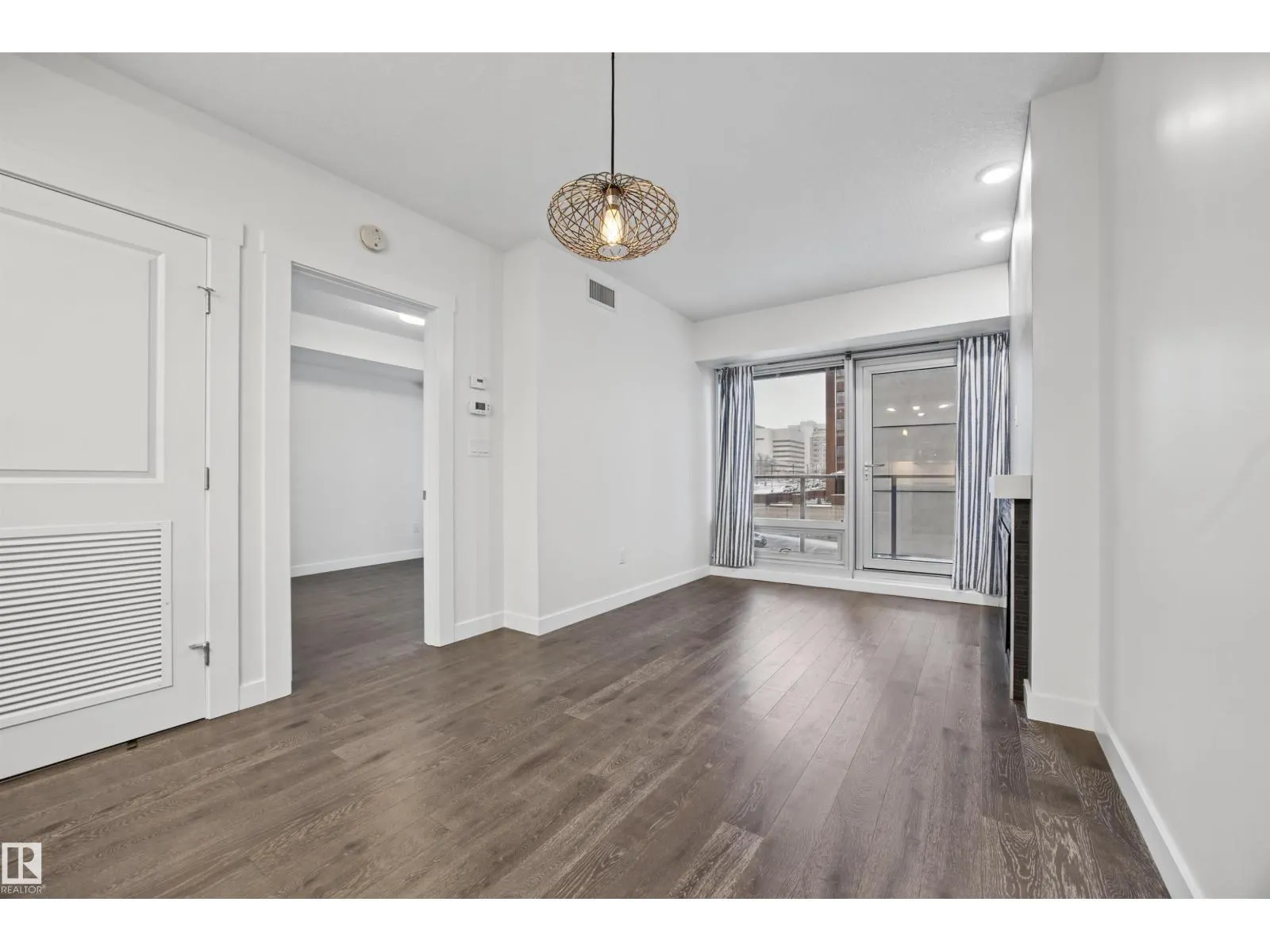 #802 9720 106 ST NW