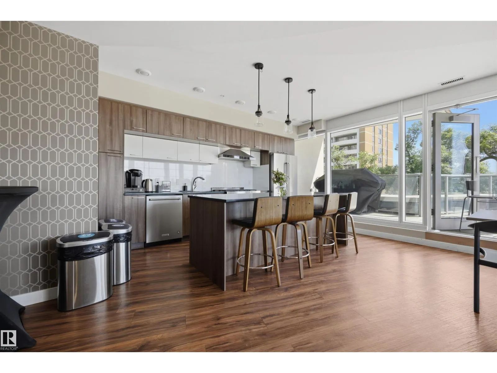 #802 9720 106 ST NW