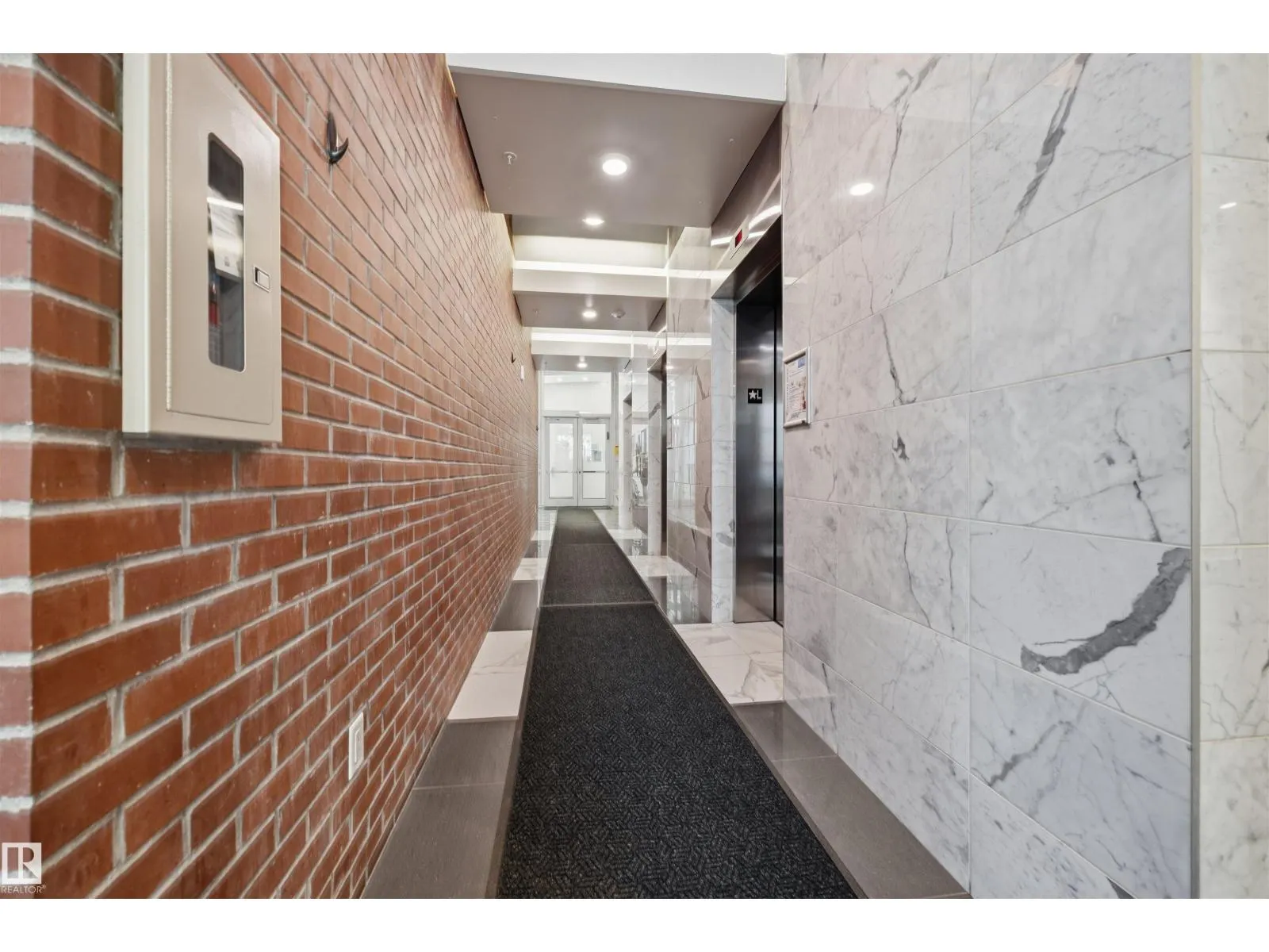 #802 9720 106 ST NW