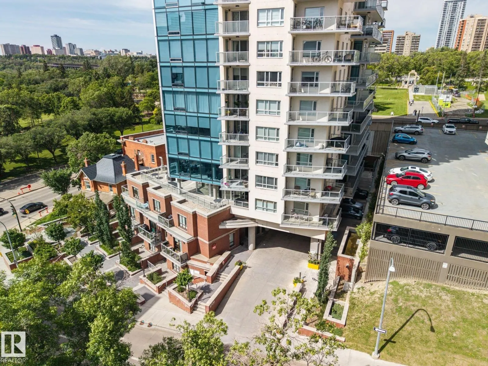 #802 9720 106 ST NW