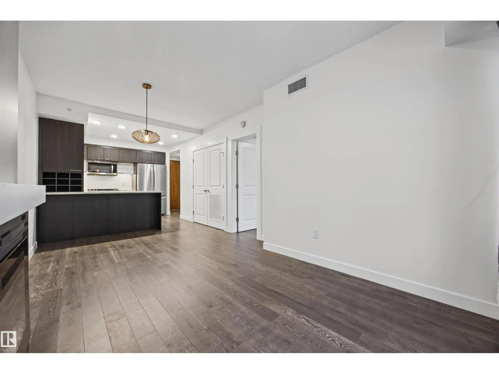 #802 9720 106 ST NW