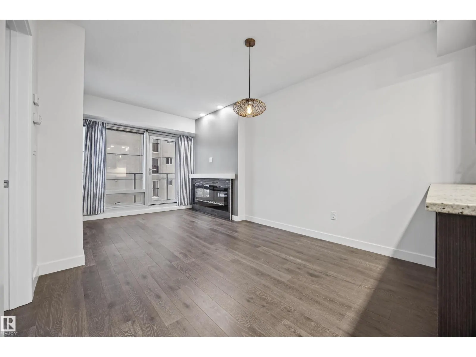 #802 9720 106 ST NW