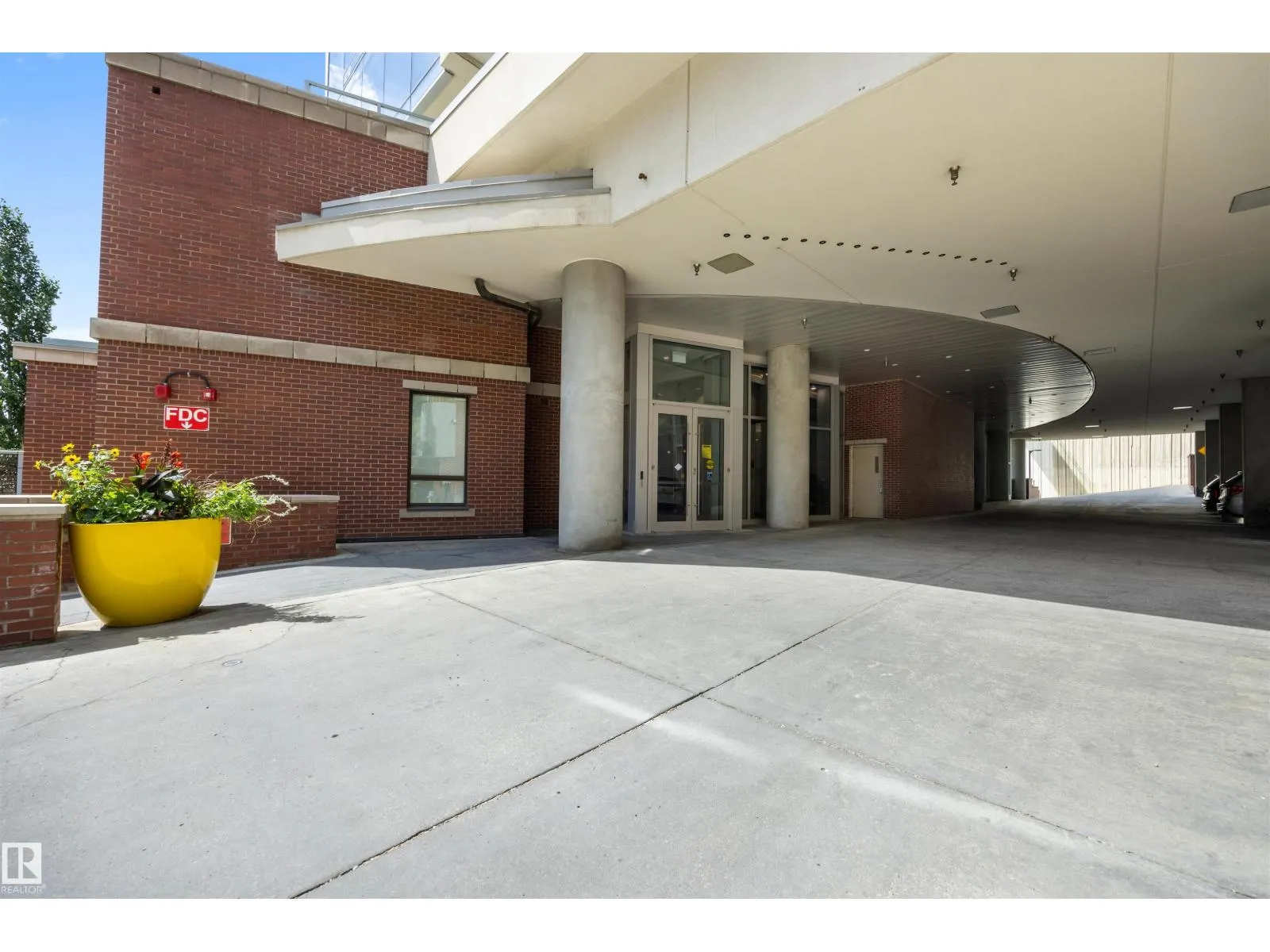 #802 9720 106 ST NW