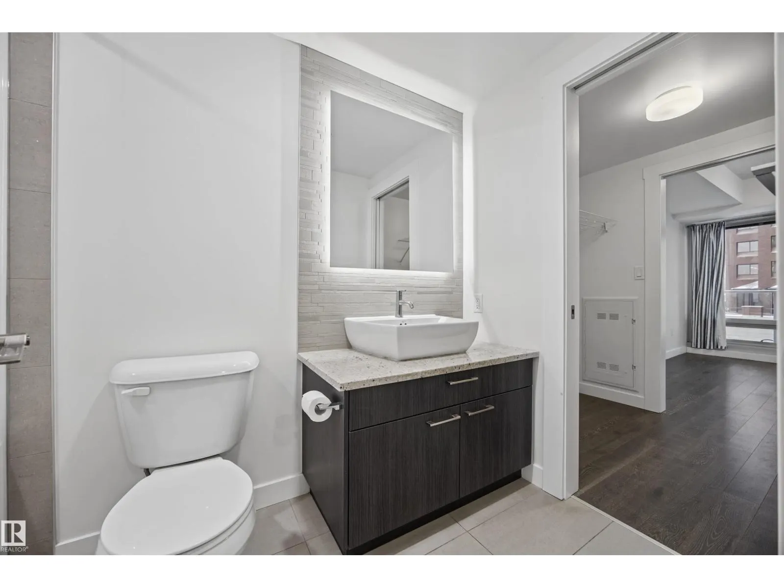 #802 9720 106 ST NW