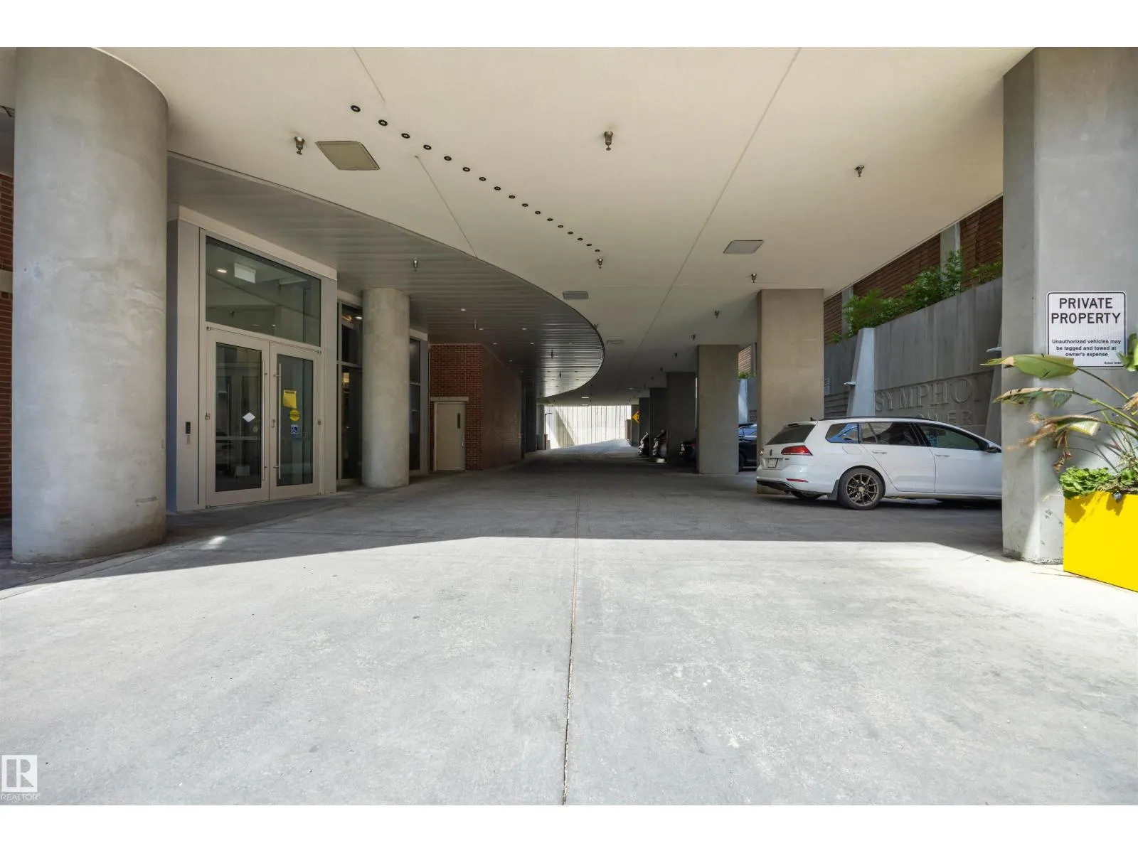 #802 9720 106 ST NW
