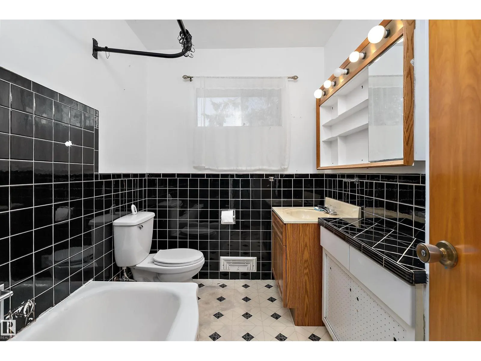 10432 50 ST NW