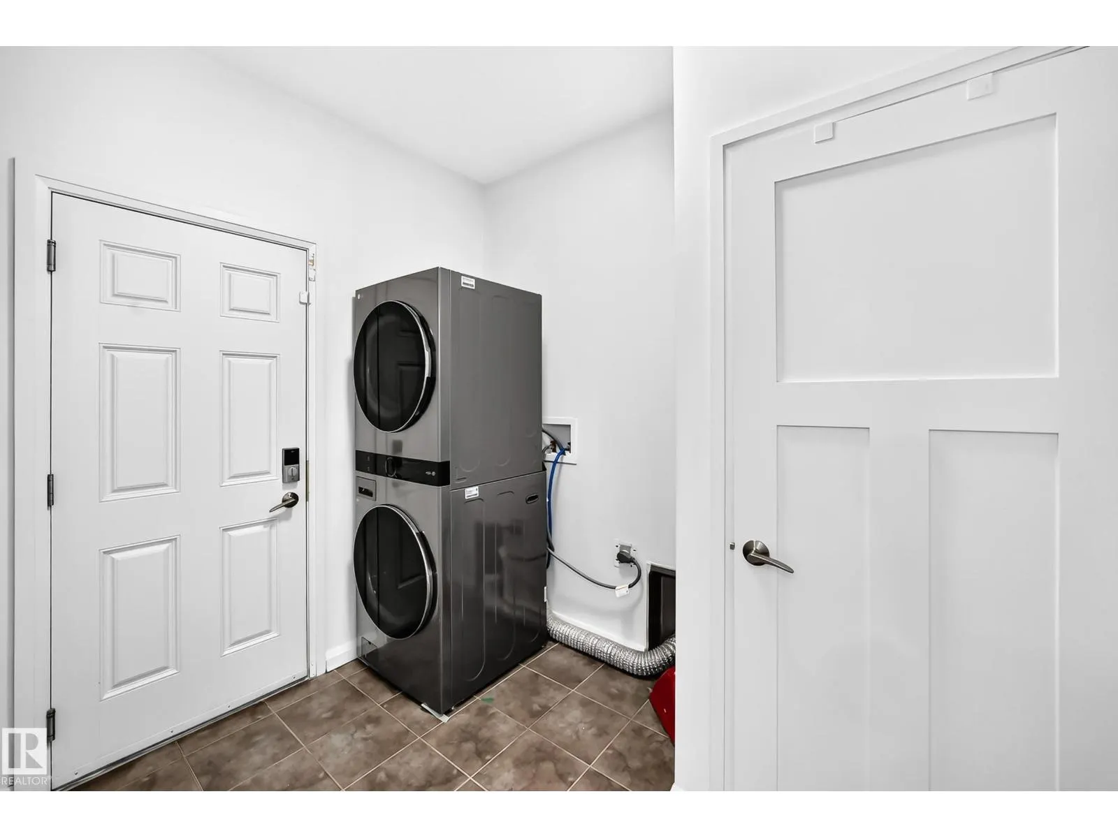 244 SHEPPARD CI