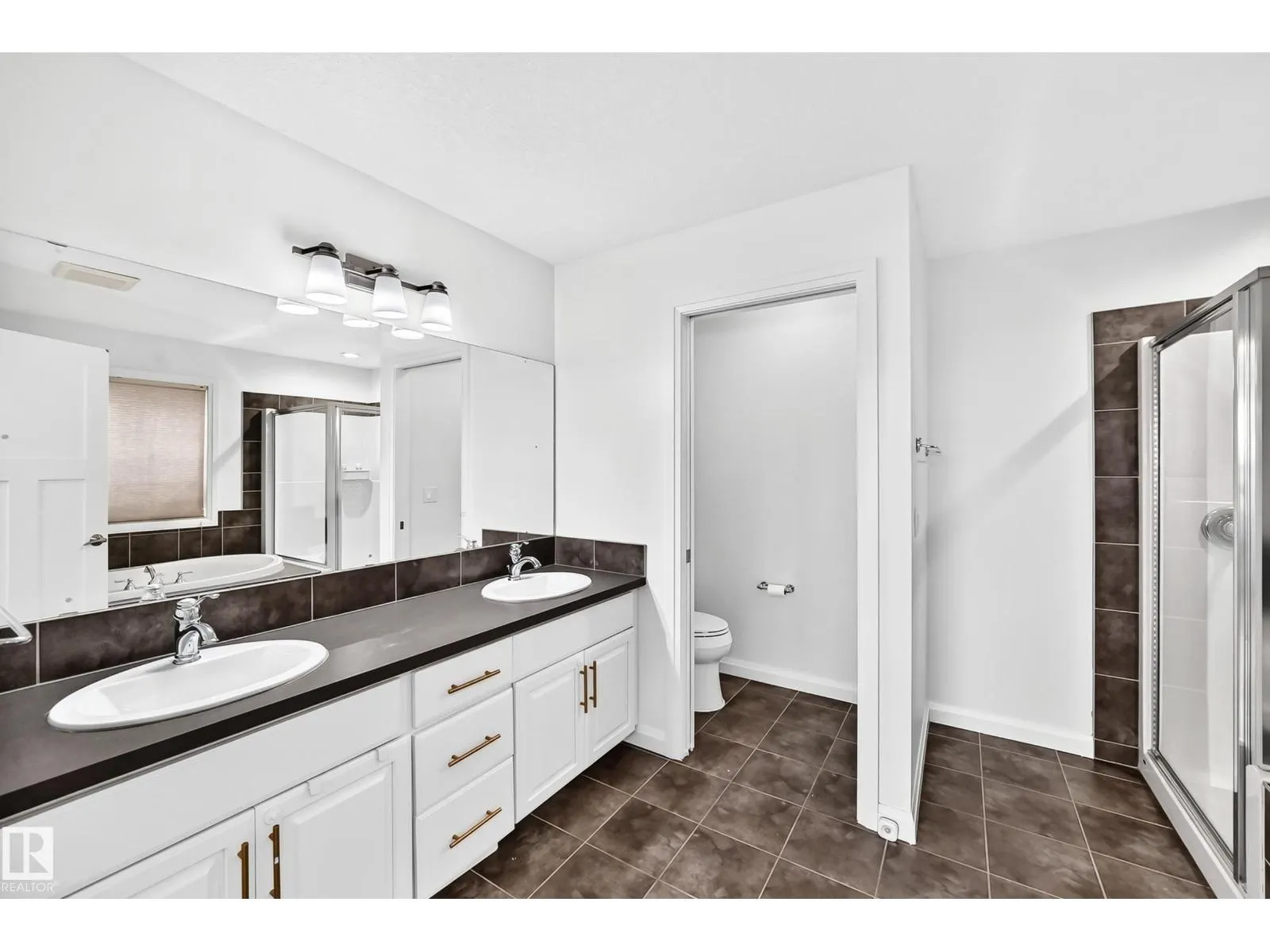 244 SHEPPARD CI