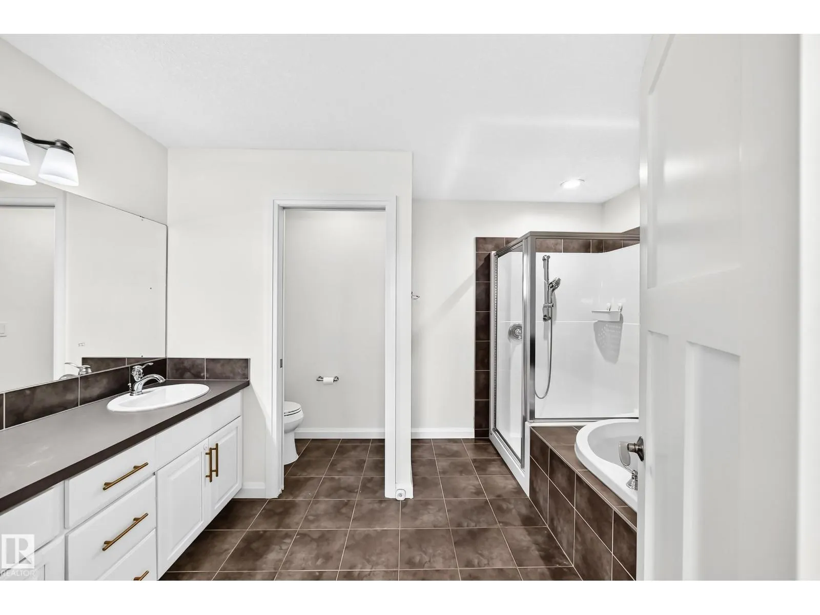 244 SHEPPARD CI