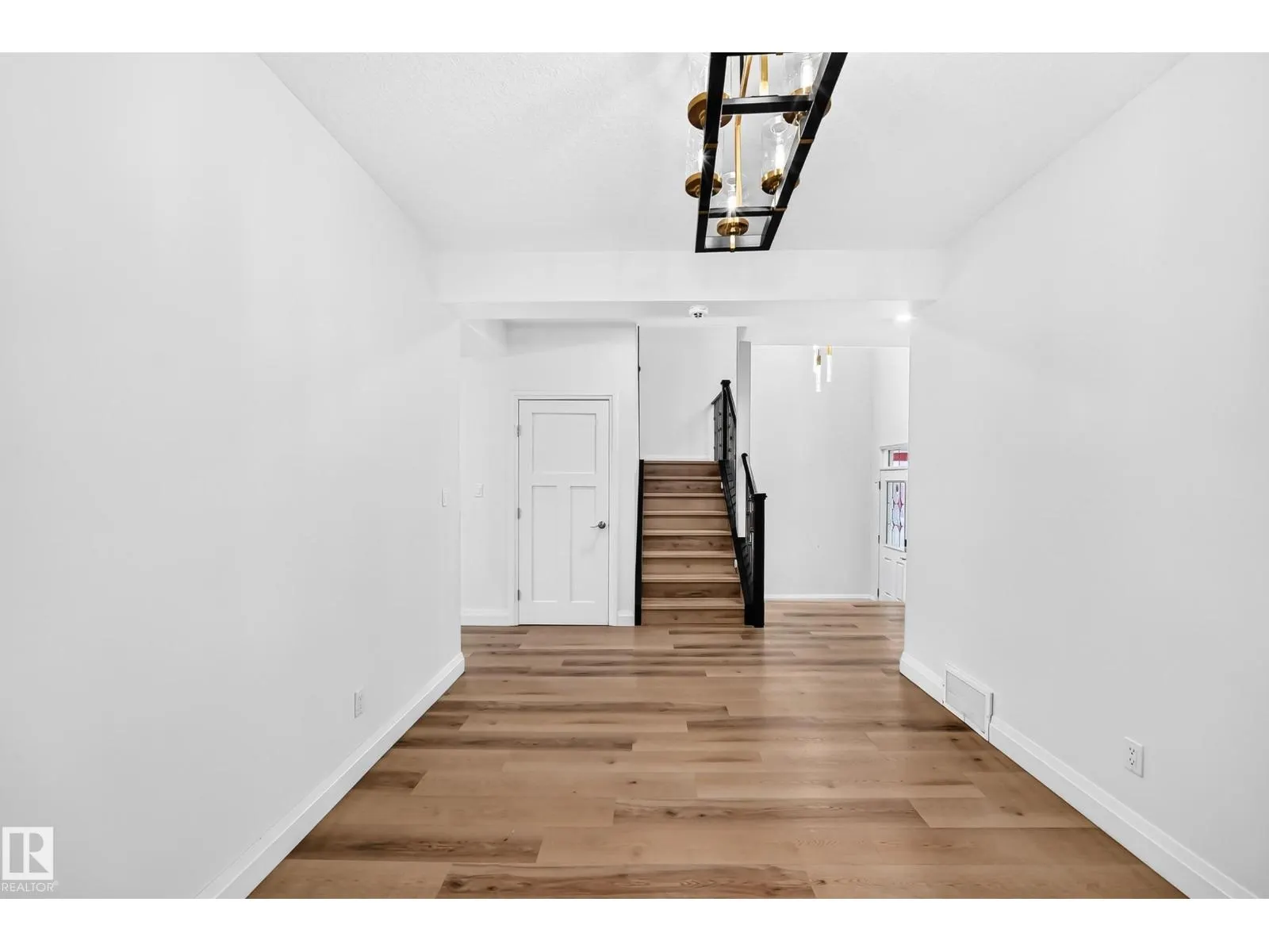 244 SHEPPARD CI
