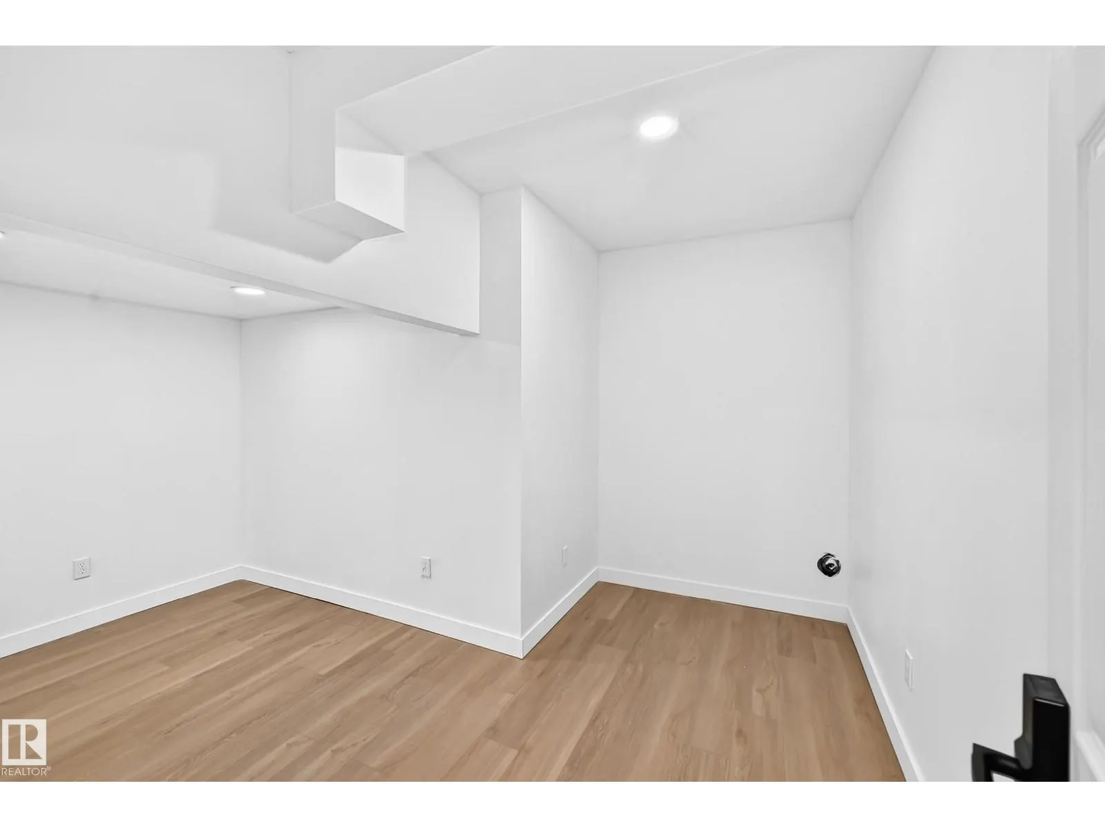 244 SHEPPARD CI