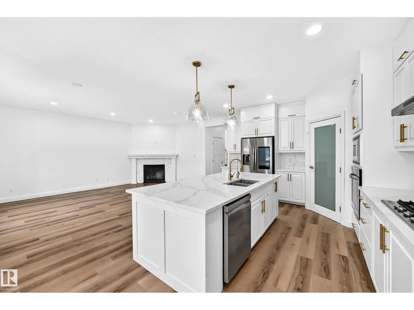 244 SHEPPARD CI
