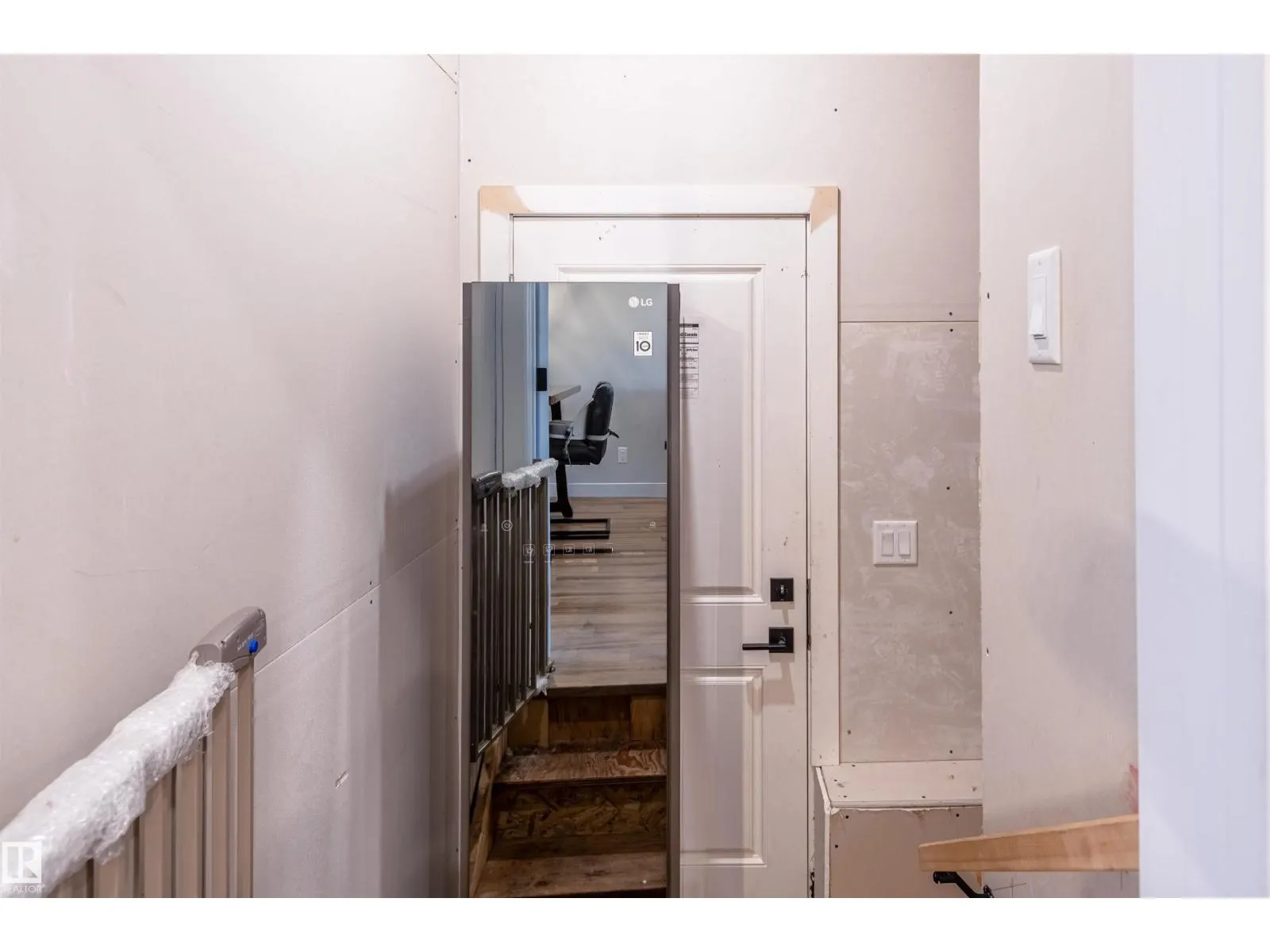 10624 98 ST