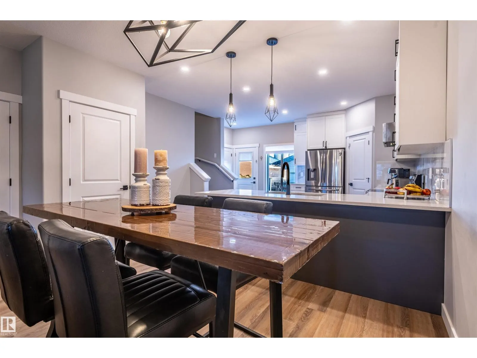 10624 98 ST