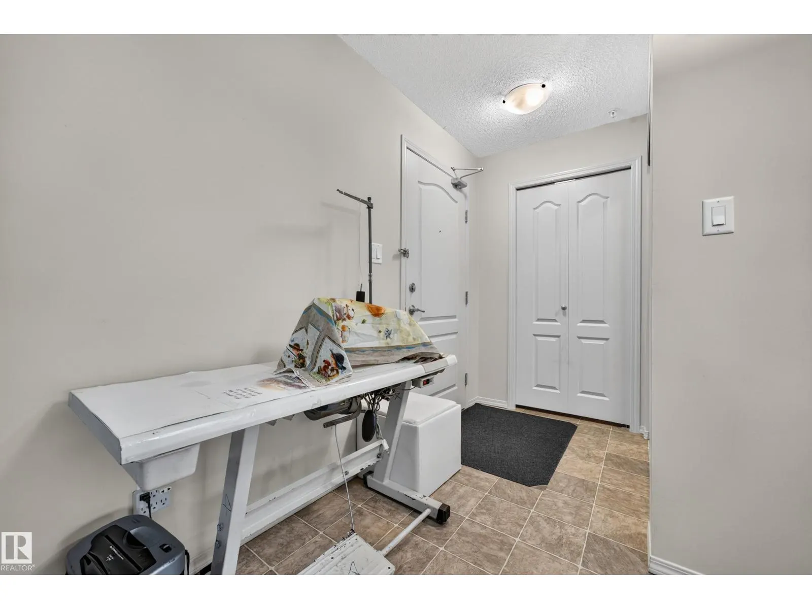 #206 5951 165 AV NW