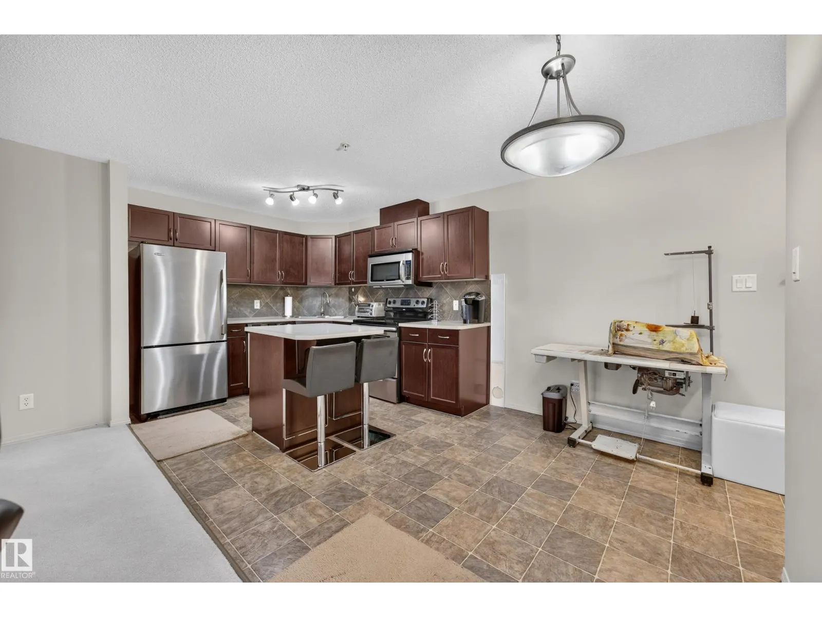 #206 5951 165 AV NW
