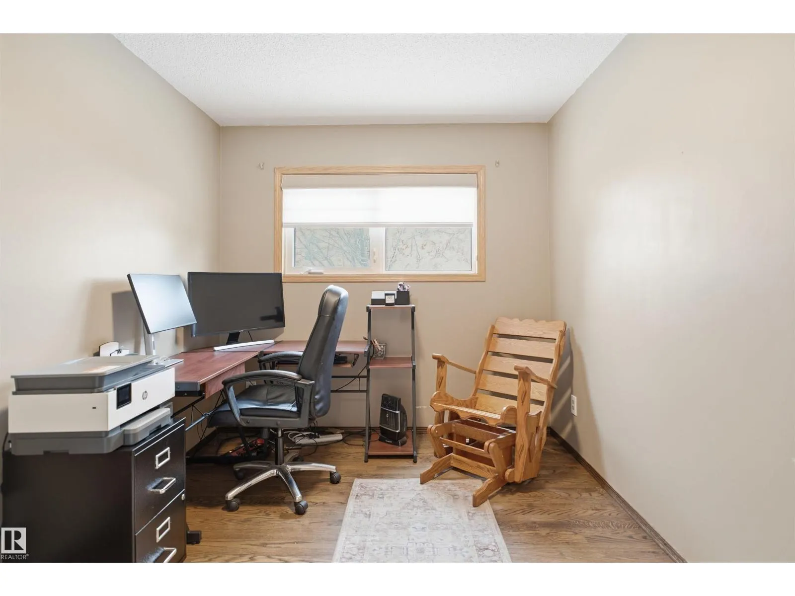 8212 17 AV NW