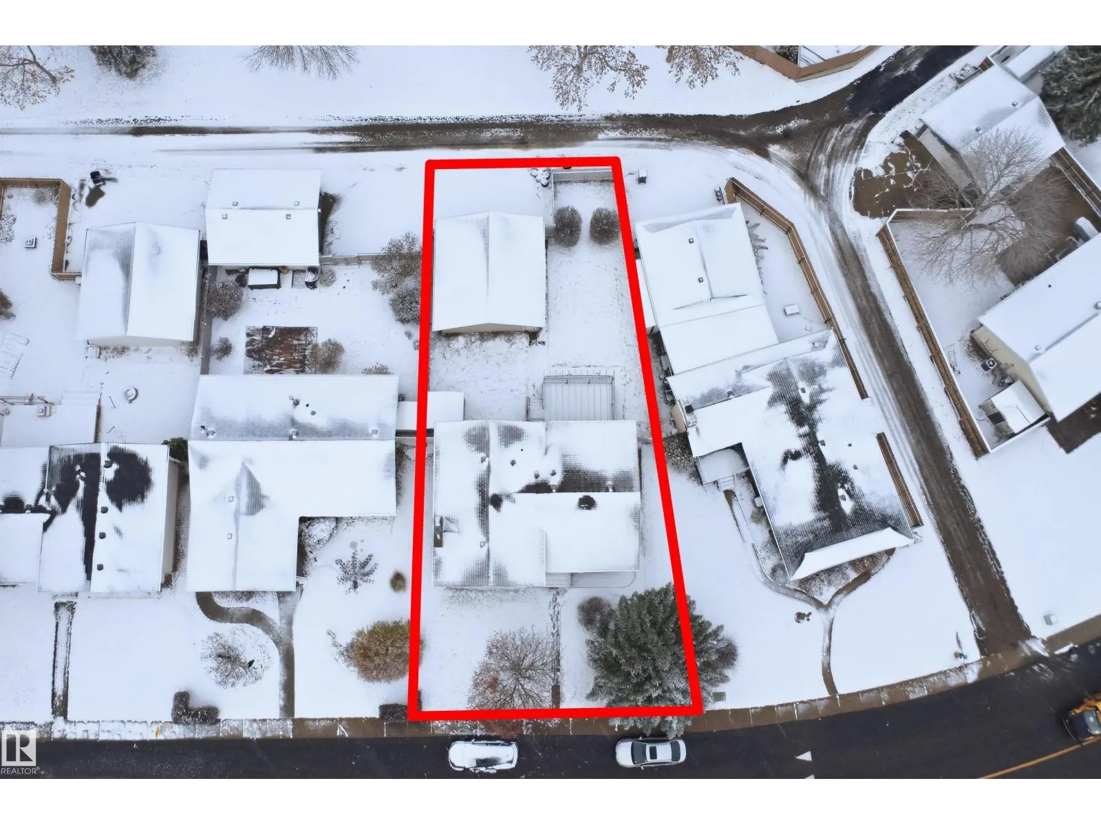 8212 17 AV NW