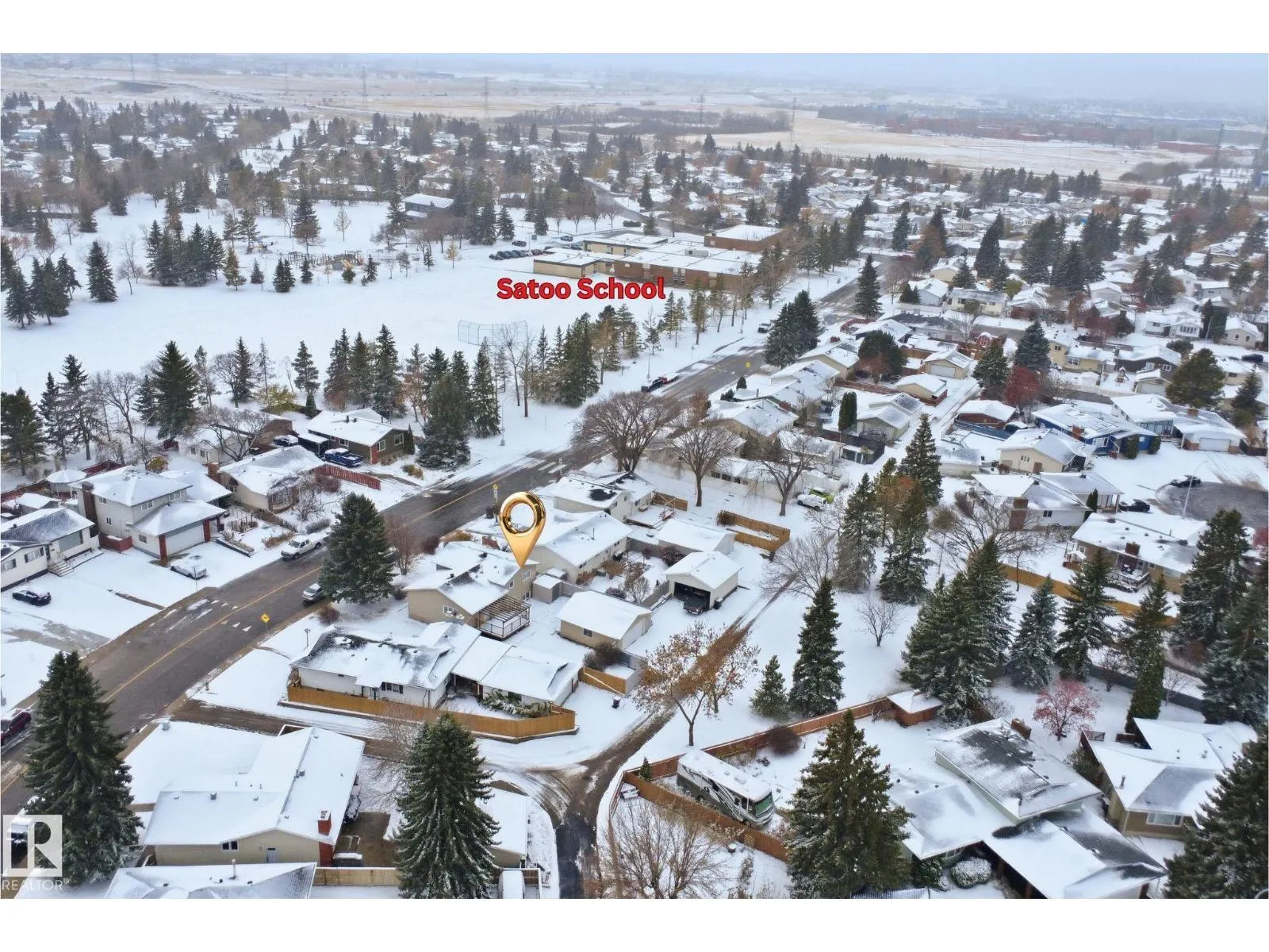 8212 17 AV NW