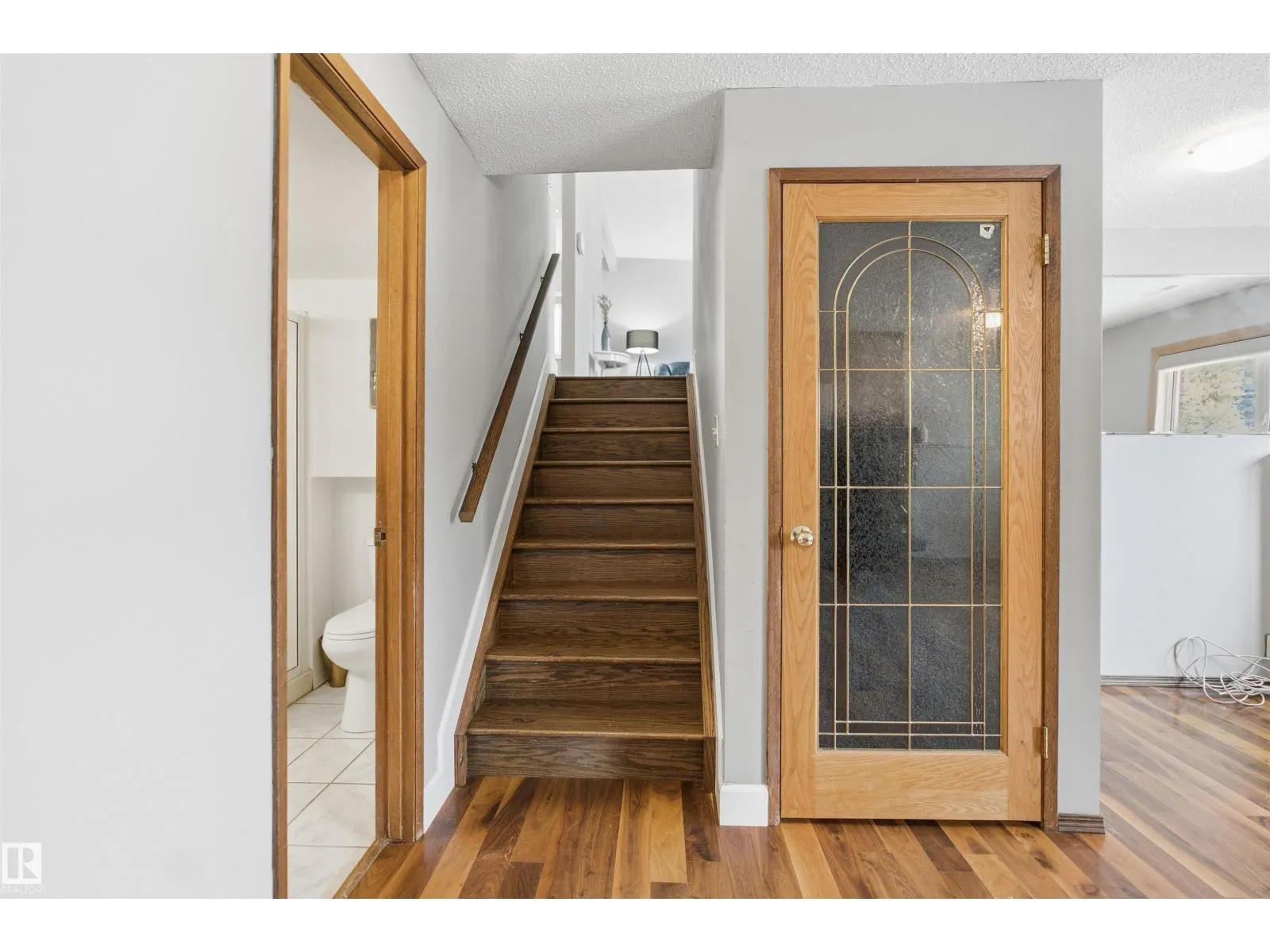 8212 17 AV NW