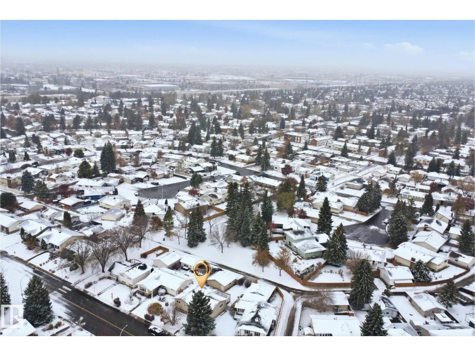 8212 17 AV NW