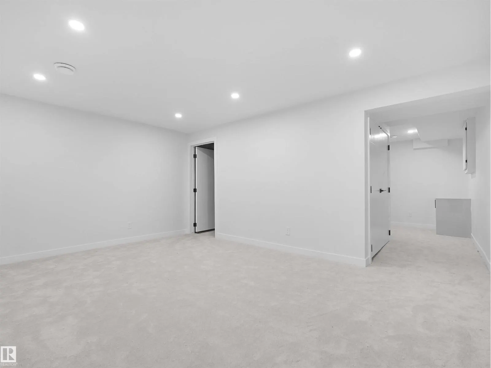 126 Woodstock NW