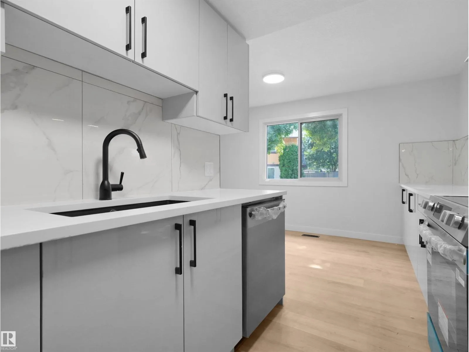 126 Woodstock NW