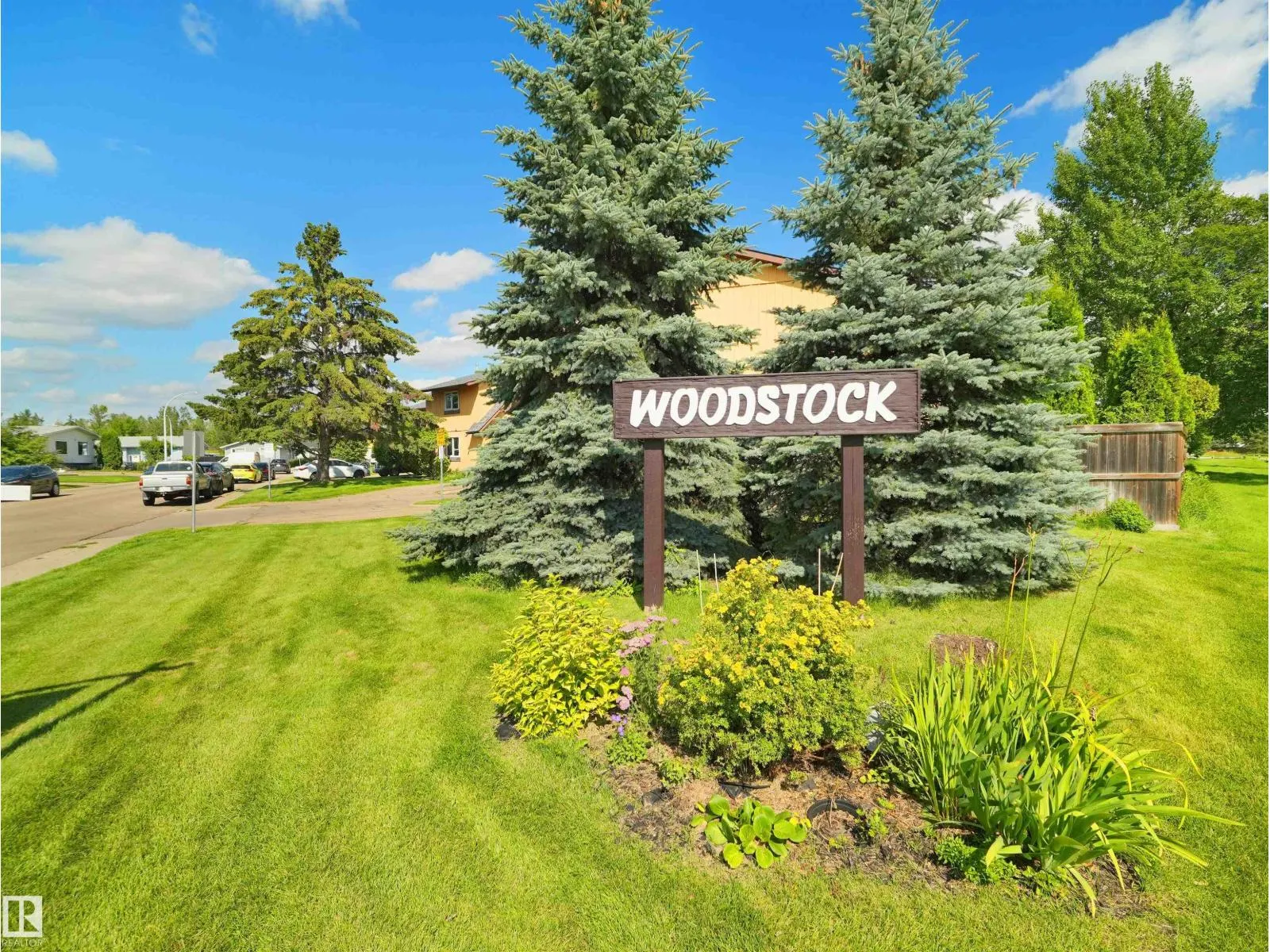126 Woodstock NW