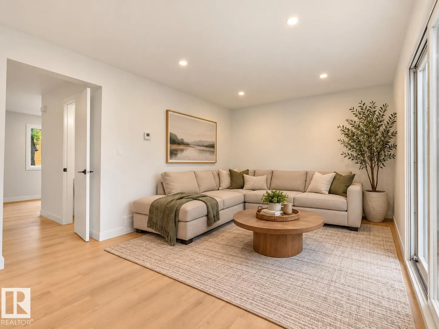 126 Woodstock NW