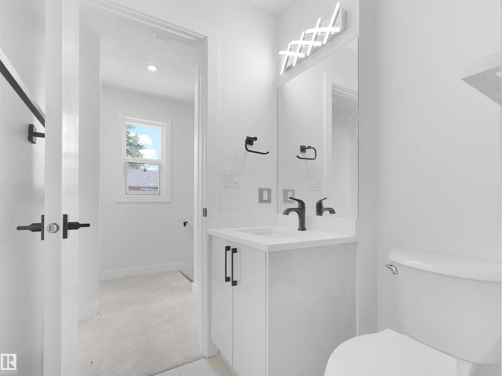 126 Woodstock NW