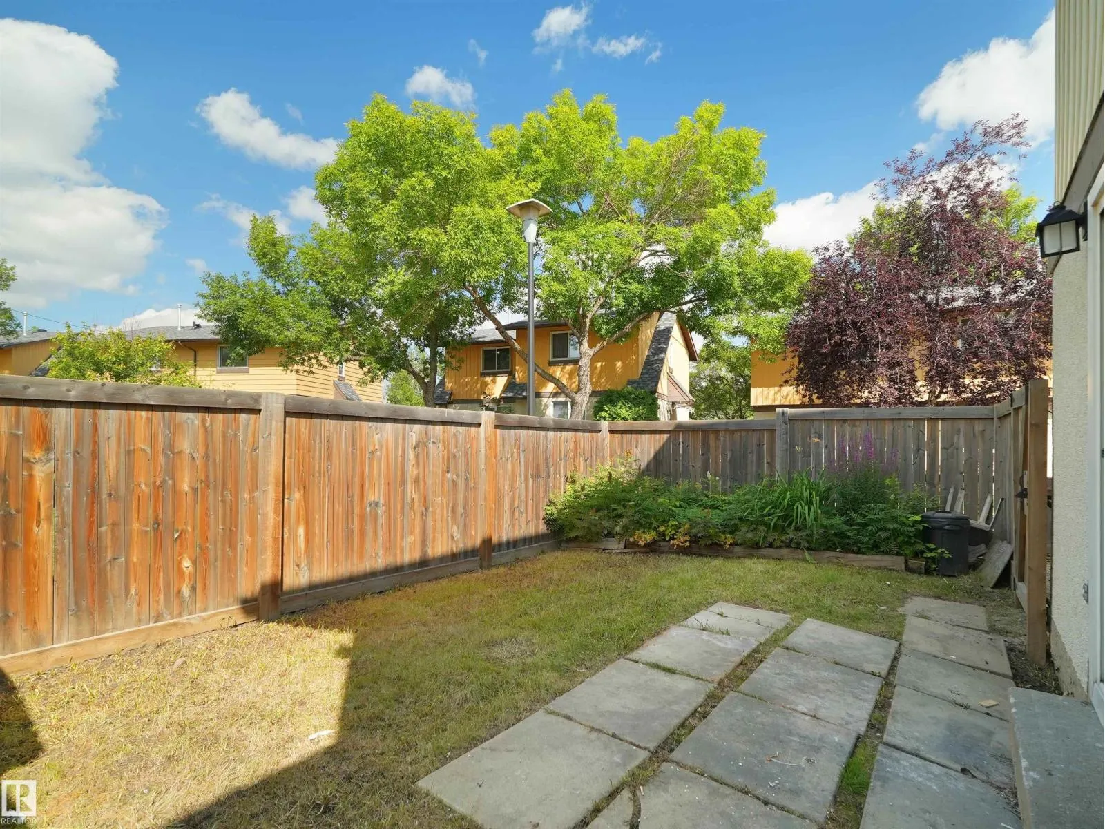 126 Woodstock NW