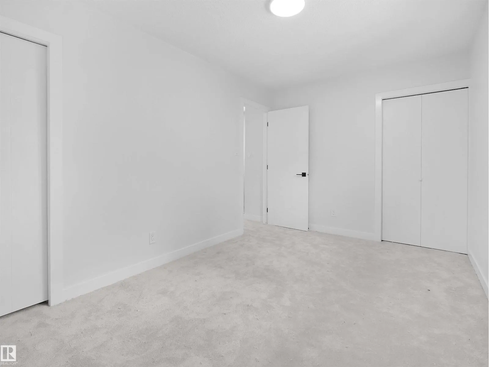 126 Woodstock NW