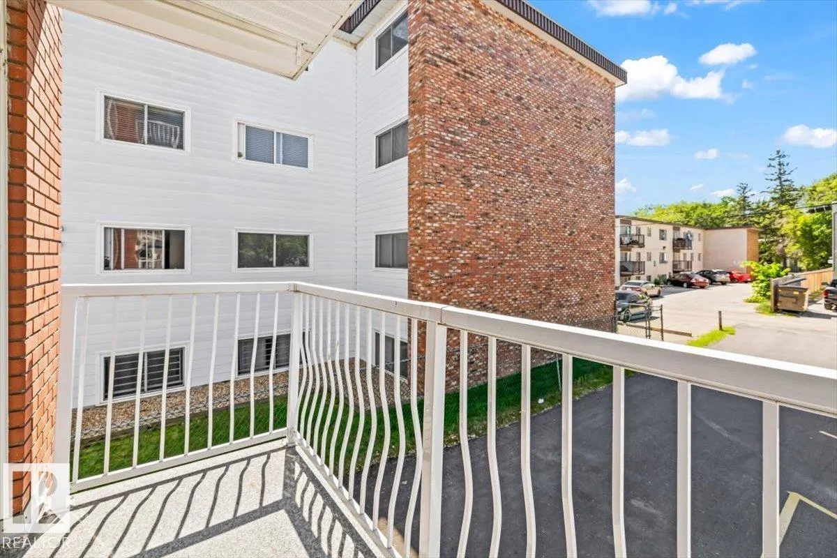 #202 10330 113 ST NW
