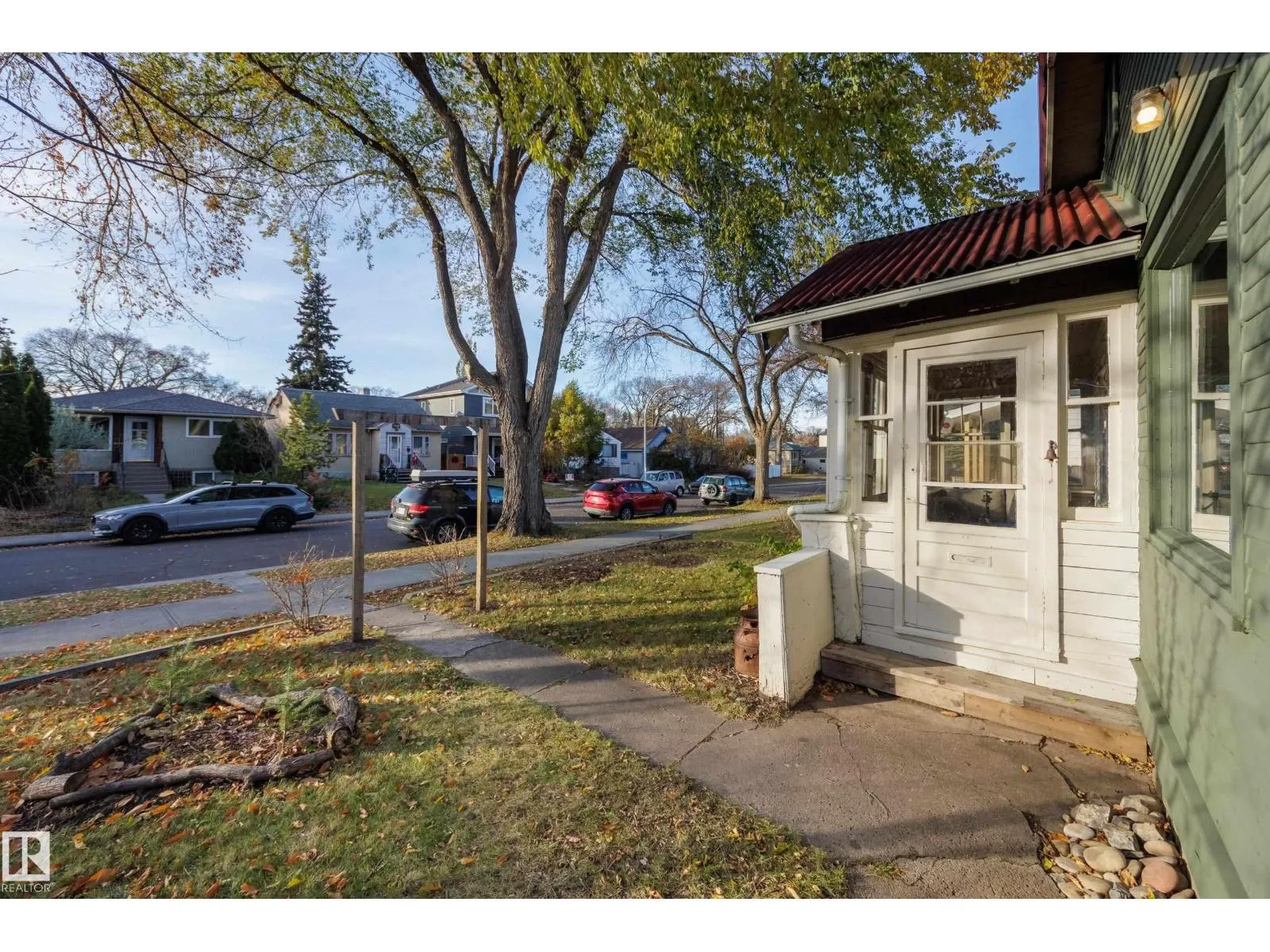 11933 63 ST NW