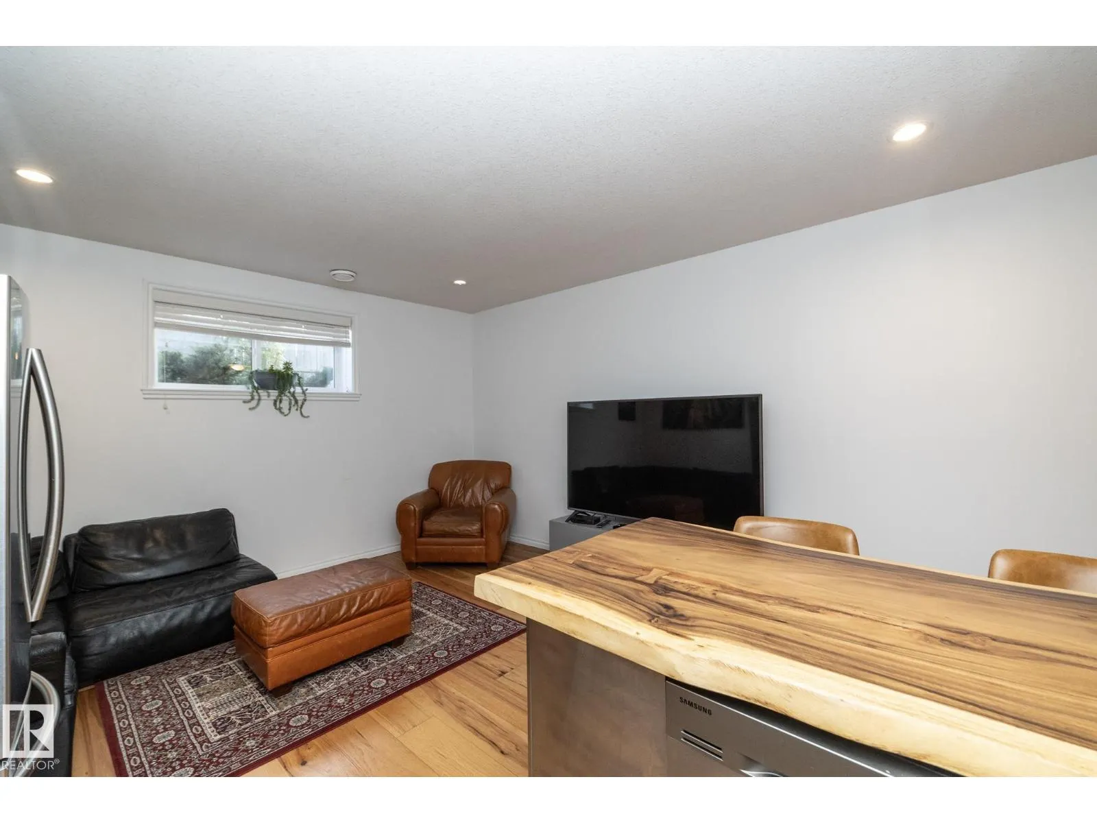 53 SANDALWOOD PL