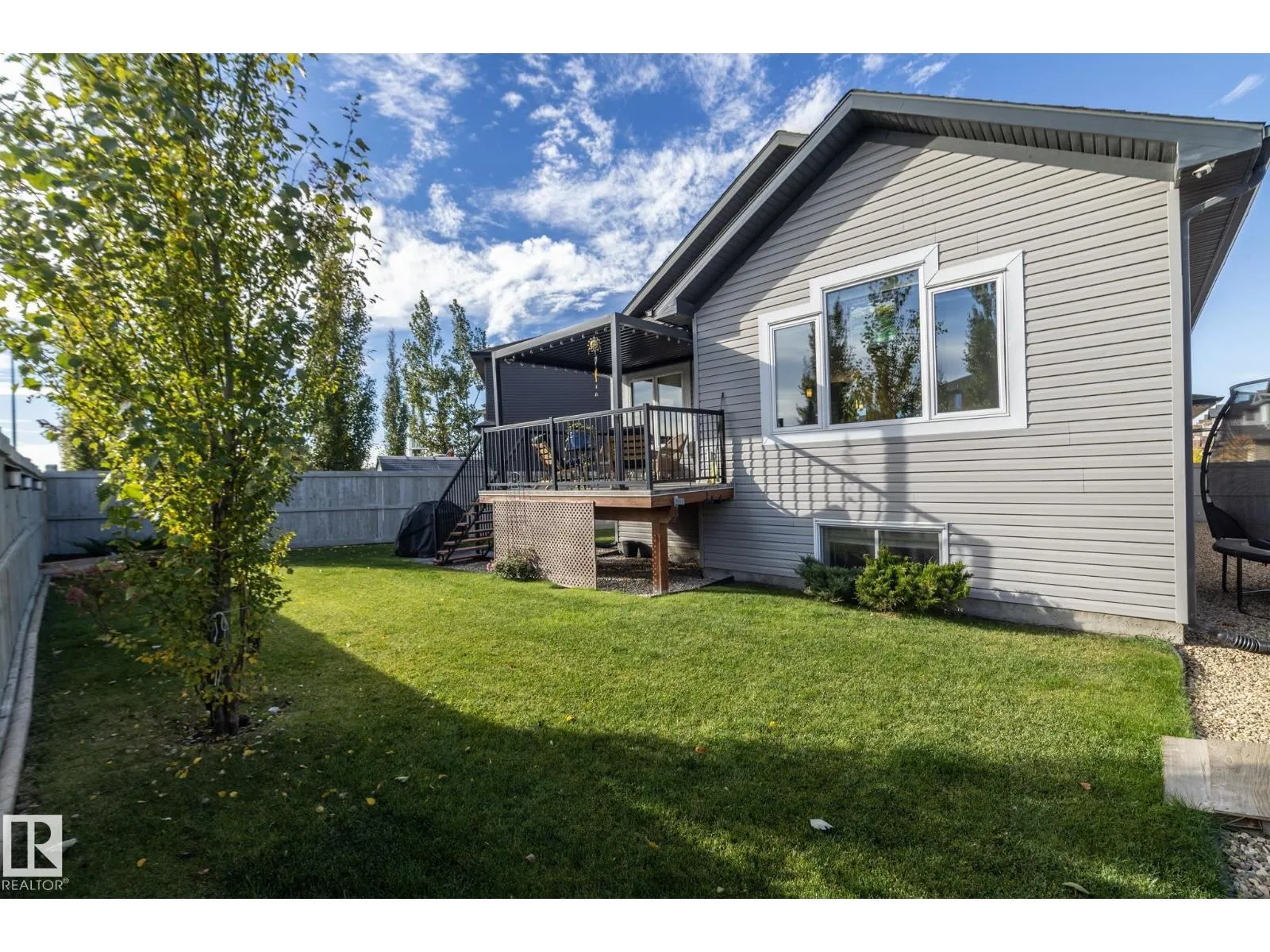 53 SANDALWOOD PL