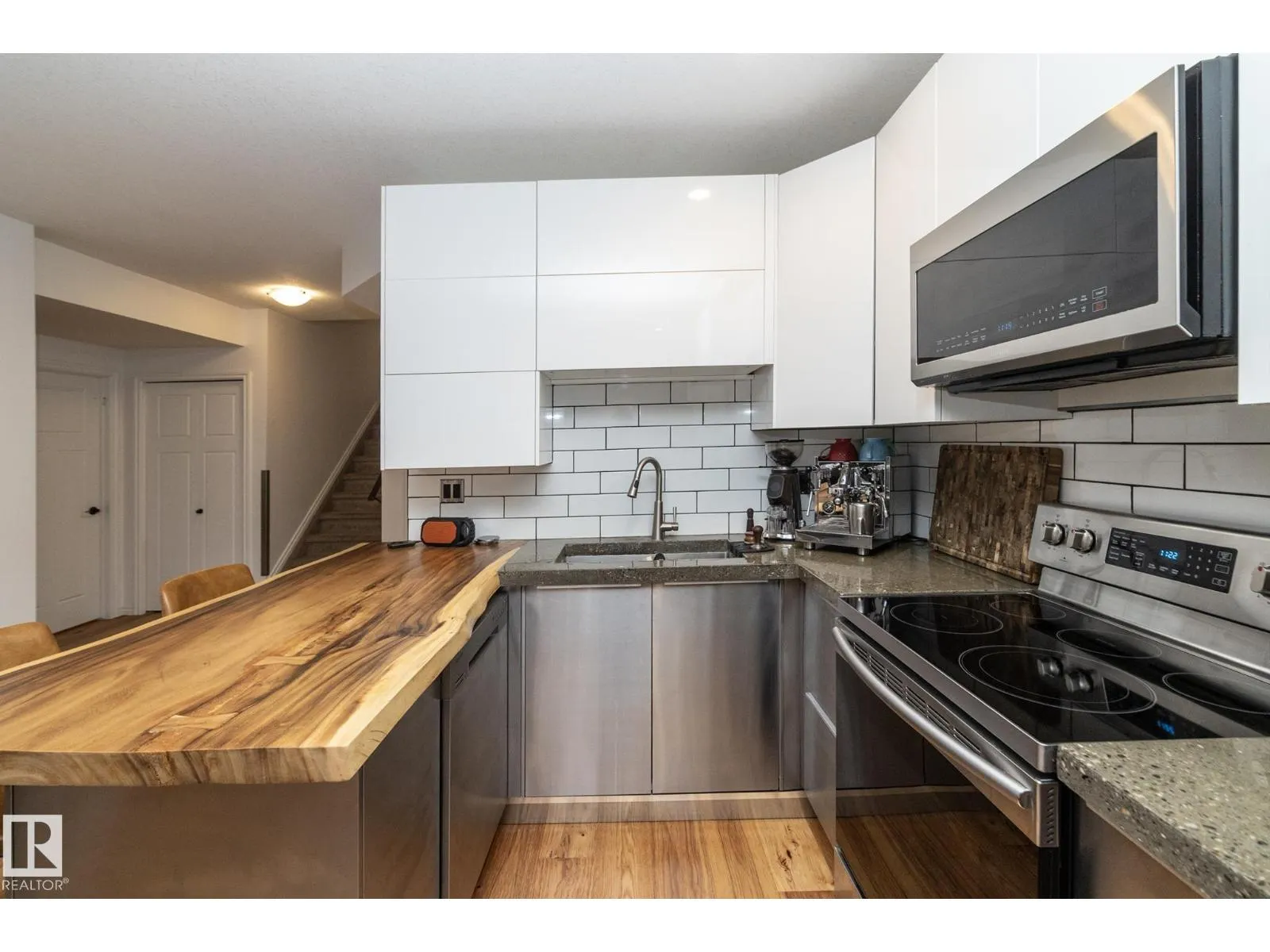 53 SANDALWOOD PL