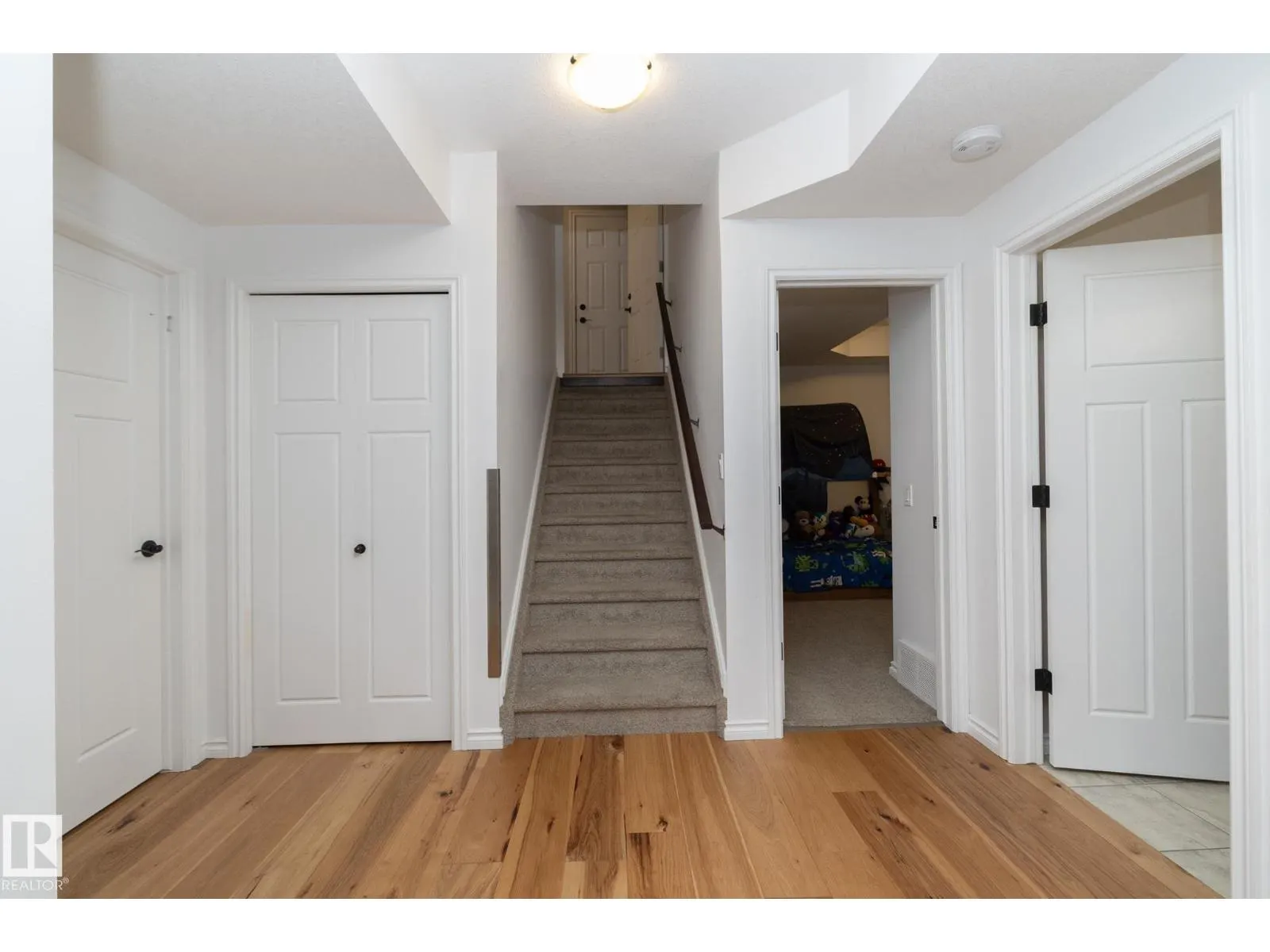 53 SANDALWOOD PL