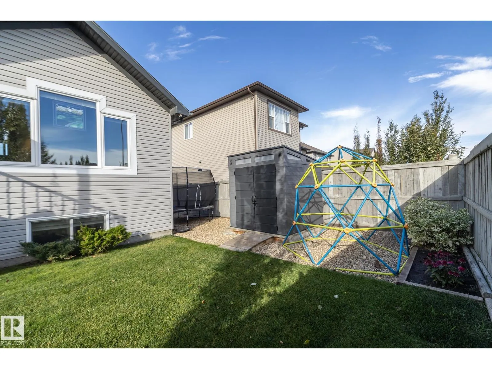 53 SANDALWOOD PL