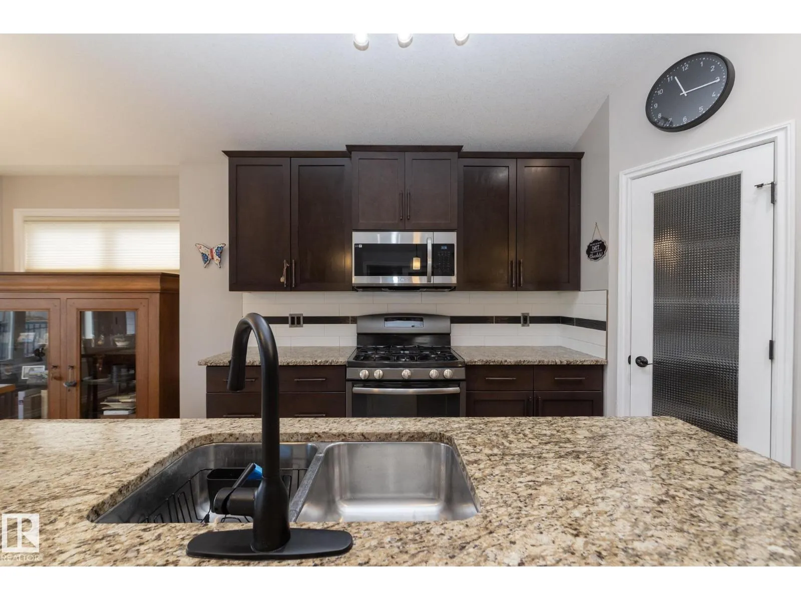 53 SANDALWOOD PL